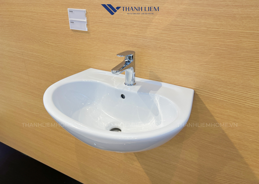 lavabo treo tuong toto