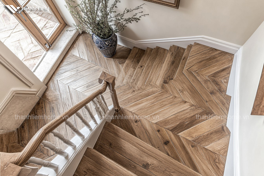 gach gia go op cau thang