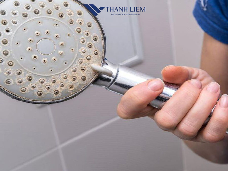 xu ly tinh trang sen voi cap nuoc nong khong deu