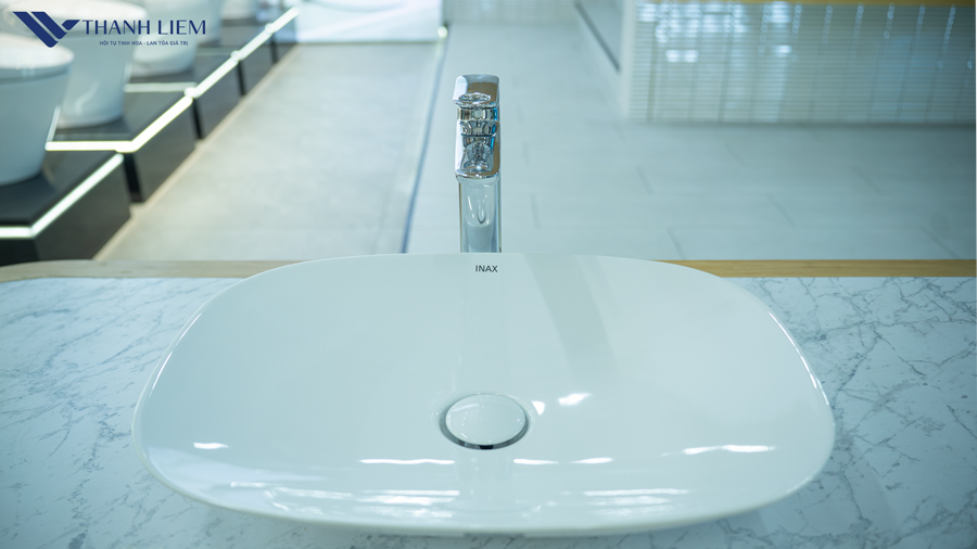 nen mua thiet bi ve sinh hang nao