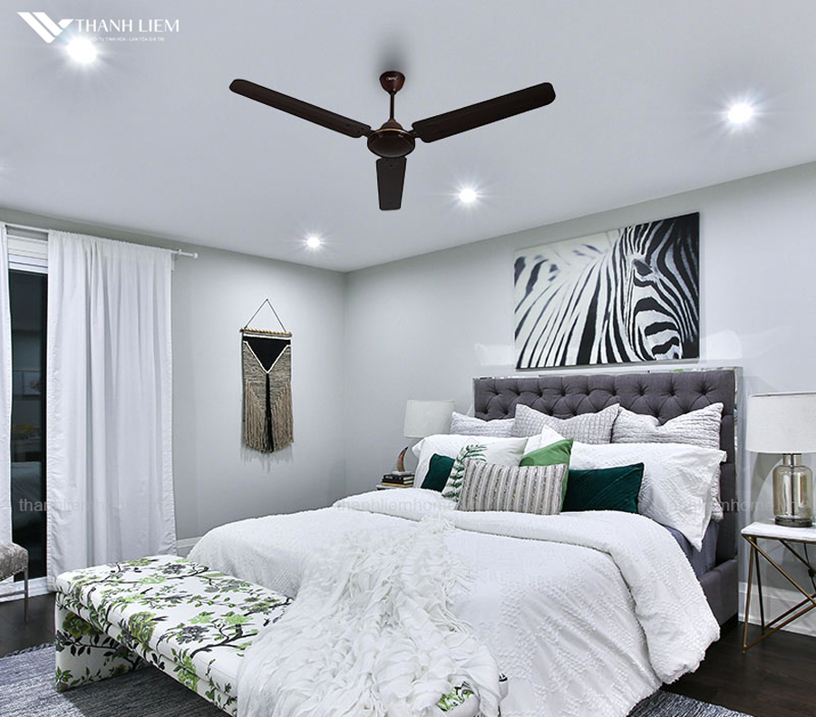 co nen lap quat tran phong ngu khong