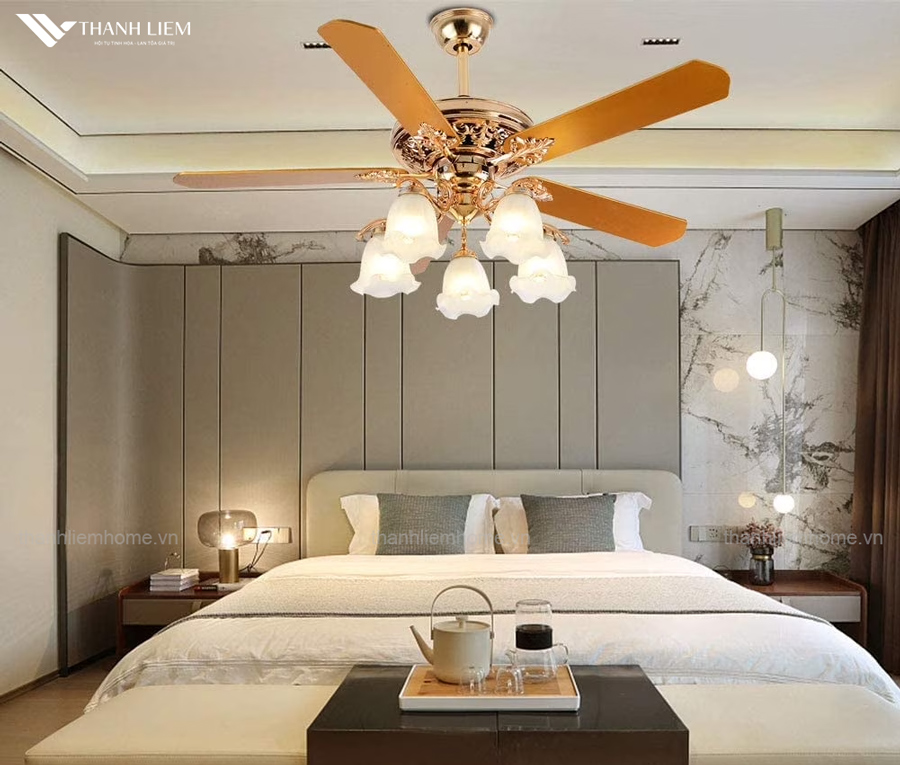 co nen lap quat tran phong ngu khong