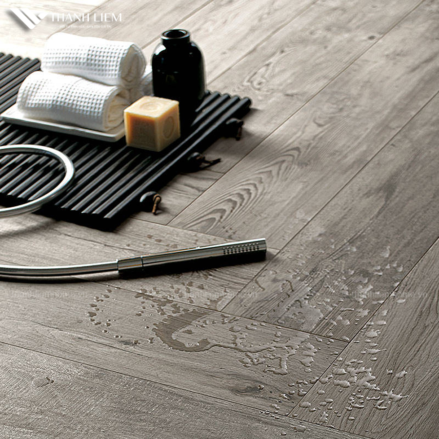 co nen lat gach gia go khong