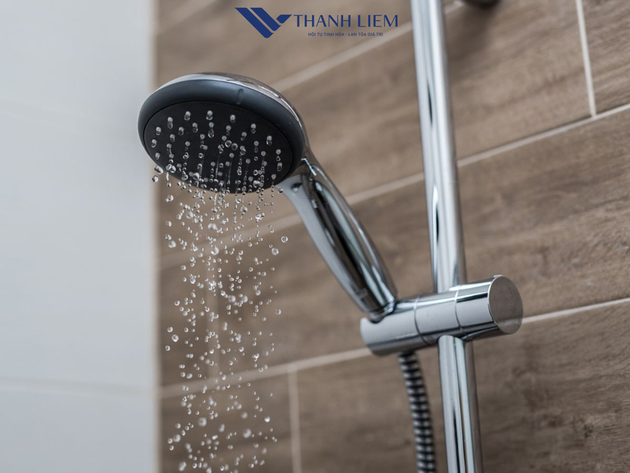 lam the nao de tang luc nuoc chay o voi hoa sen